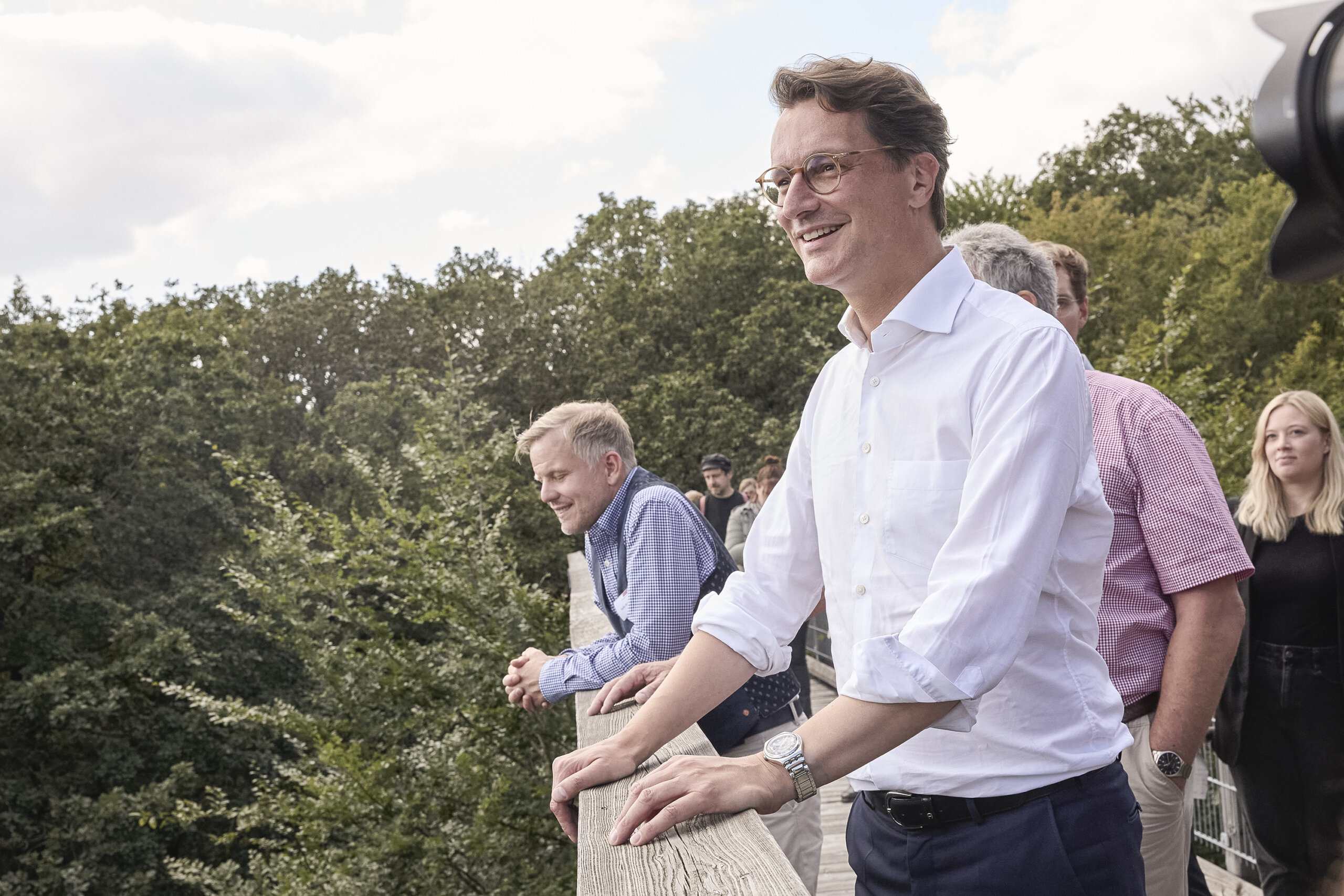 Steffen Minas und Hendrik Wüst auf dem Baumwipfelpfad in
