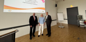 Ludwig B. Lühl, Dr. Jana Radant und Oliver Mirring bei der Mitgliederversammlung des DJH-Hauptverbandes