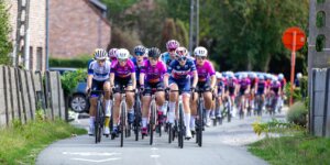 Radfahrerinnen beim Rennen in Belgien